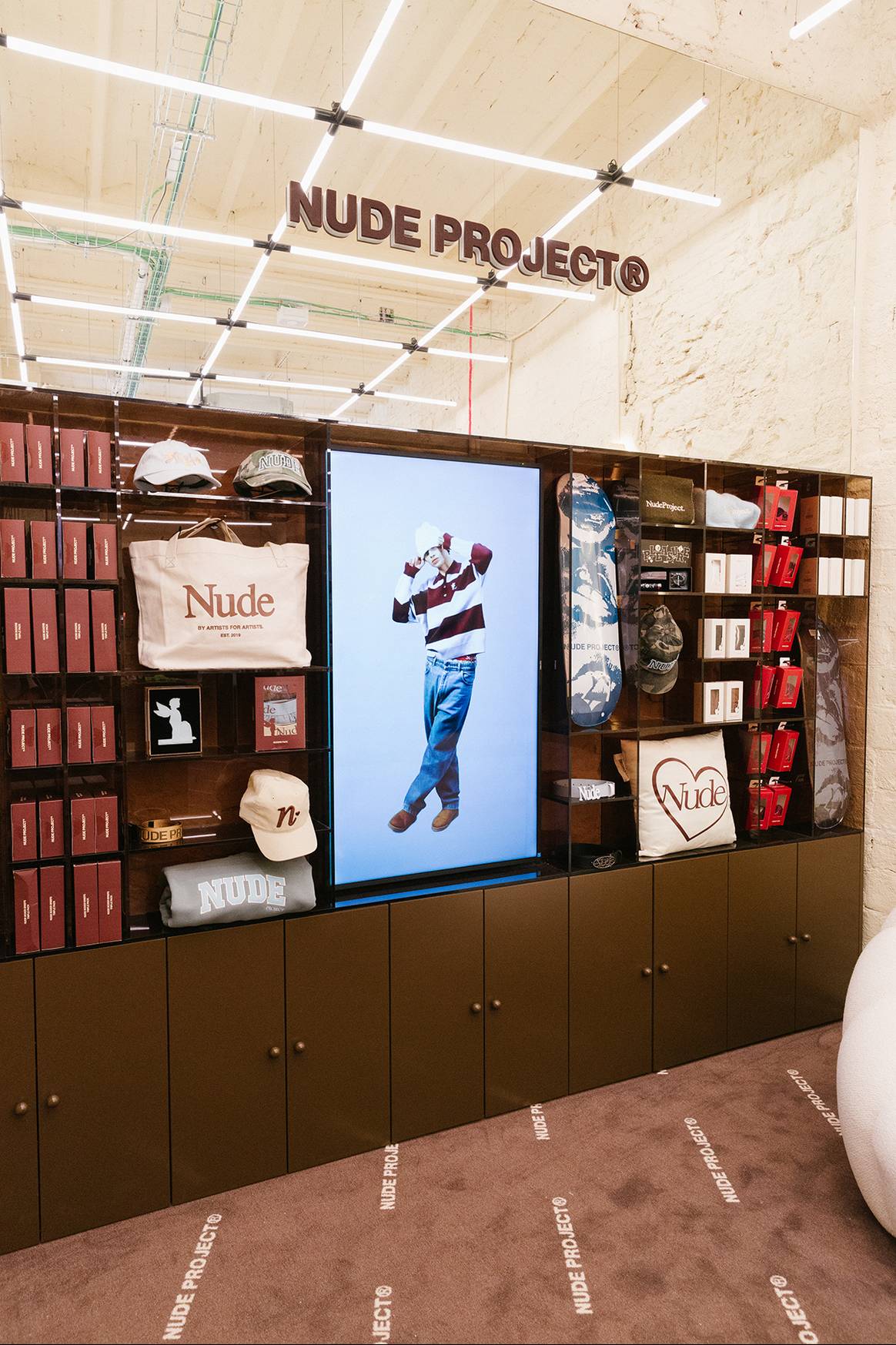 Photo Credits: Interior de la nueva tienda de Nude Project en el 37 del carrer de la Canuda de Barcelona. Fotografía de cortesía.