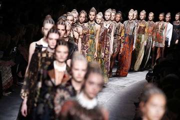 Valentino inspirado por el África Tribal, Agnès B. y una colección retrospectiva