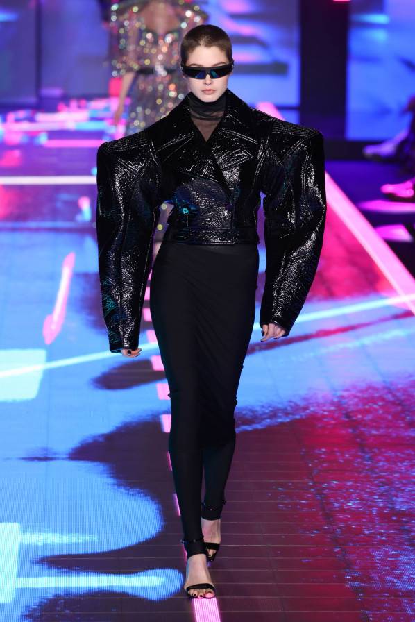 Sci-fi looks inspiratie. Dolce & Gabanna AW22 via Catwalkpictures.com