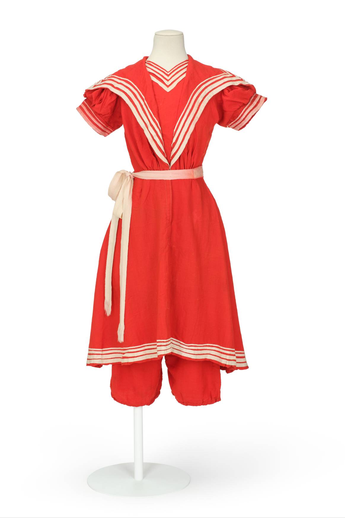 Costume de bain pour femme en deux parties  (tunique et culotte) — Vers 1900, France Sergé de laine, étamine de laine.