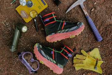 Hoka: Sportschuh mit Upcycling-Designerin Nicole McLaughlin