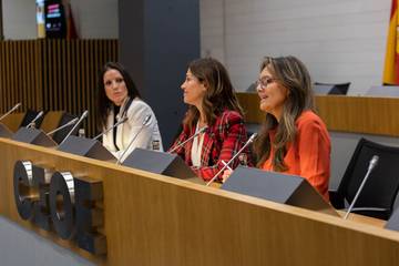 Arte pone en valor el peso de la mujer en la moda-retail: “Contribuye de manera decisiva a su dinamismo y adaptabilidad”