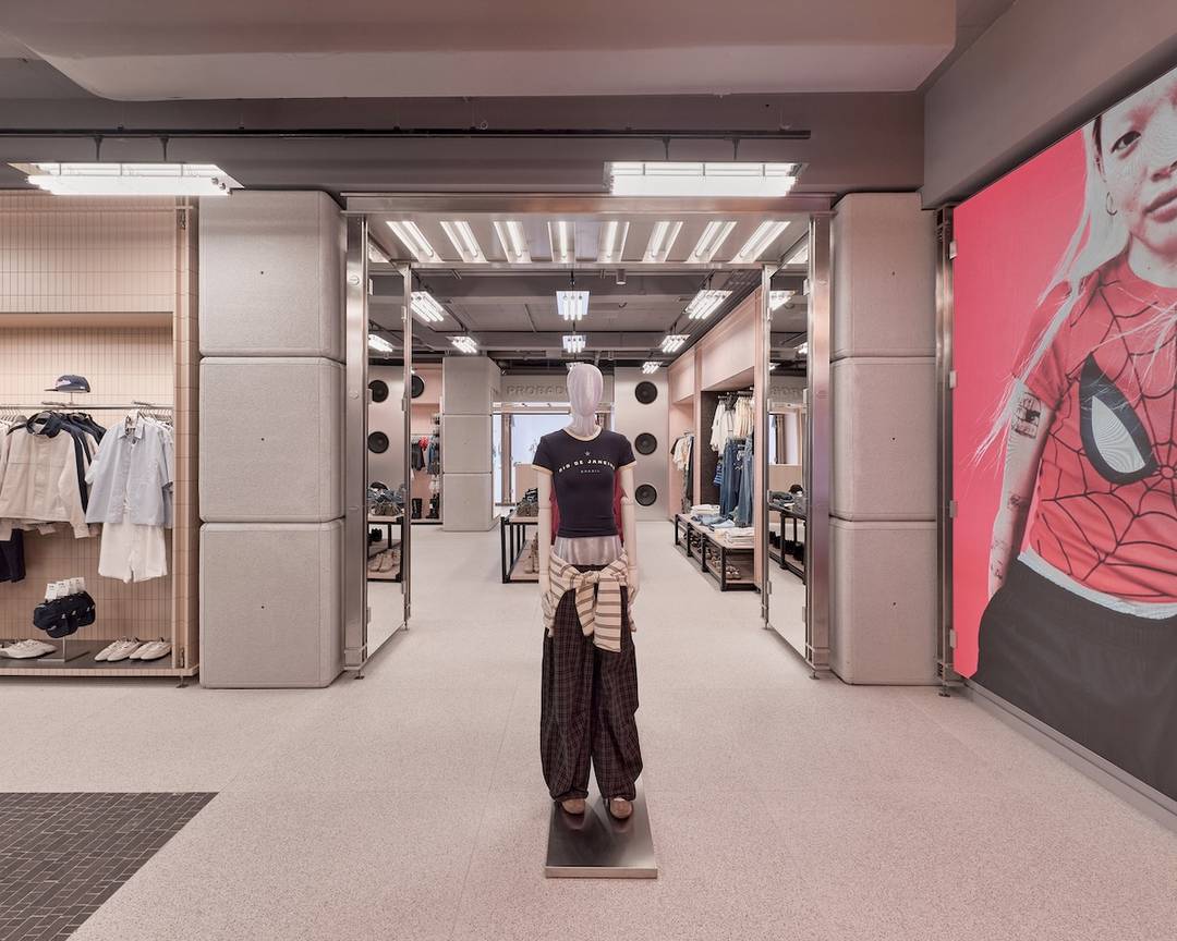 Tienda de Bershka en la plaza de Lugo de La Coruña (España).