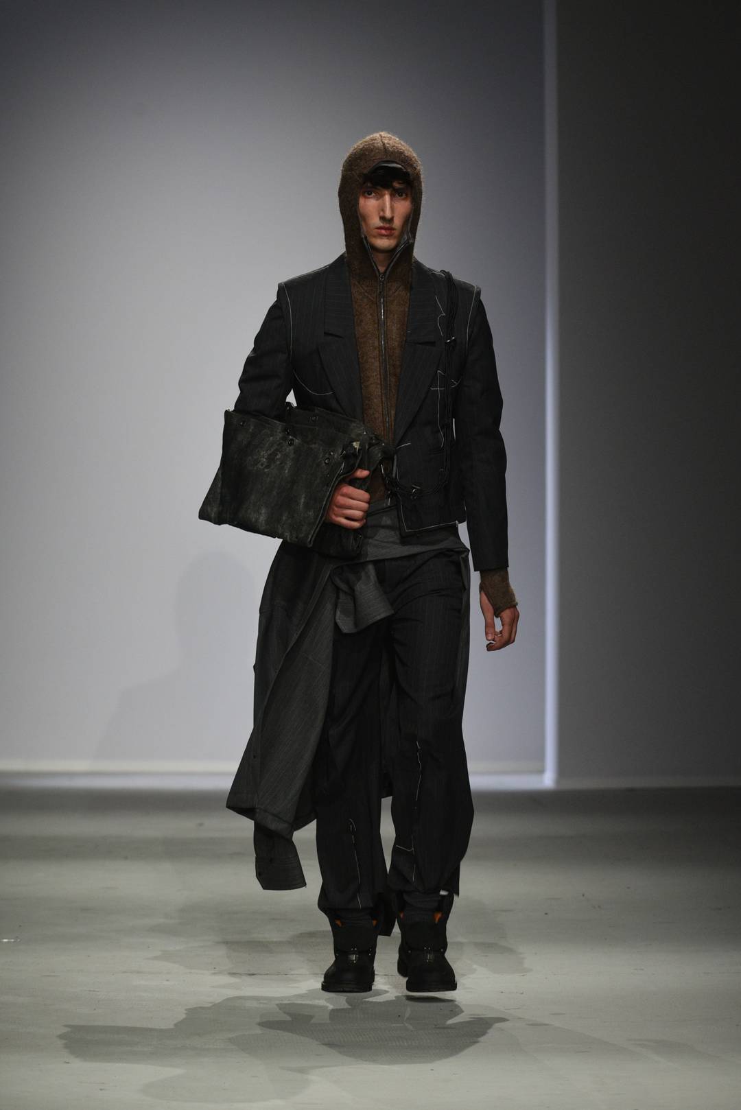 A look from Renato Caggiano's collection at Istituto Marangoni Milan Best Of Fashion Show 2024.