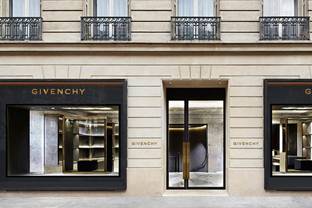 Givenchy y Coach acusadas de violar la soberanía territorial de China