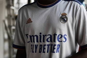    Les douanes saisissent 20 000 maillots de football de contrefaçon