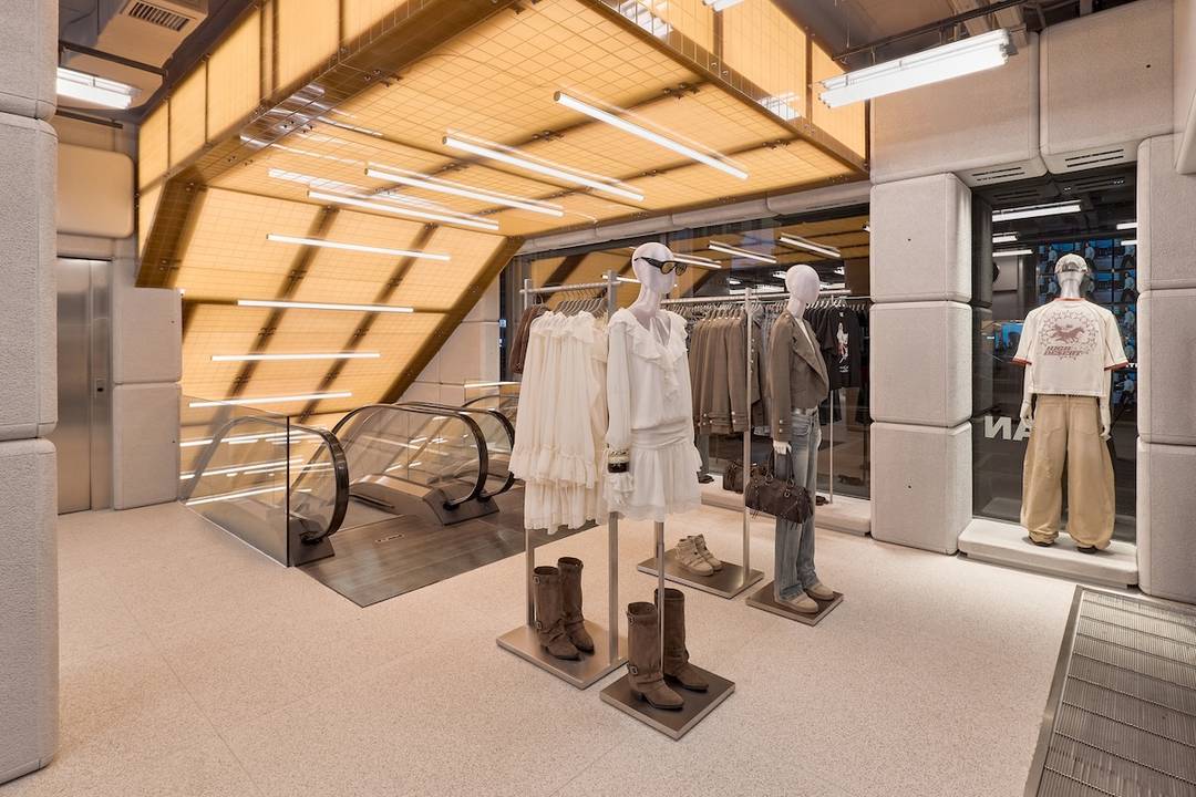 Tienda de Bershka en la plaza de Lugo de La Coruña (España).