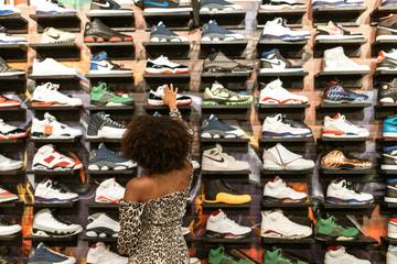 Chiffres de l’habillement et du textile : l’année 2024 commence avec un léger recul des ventes de 0,7 % 