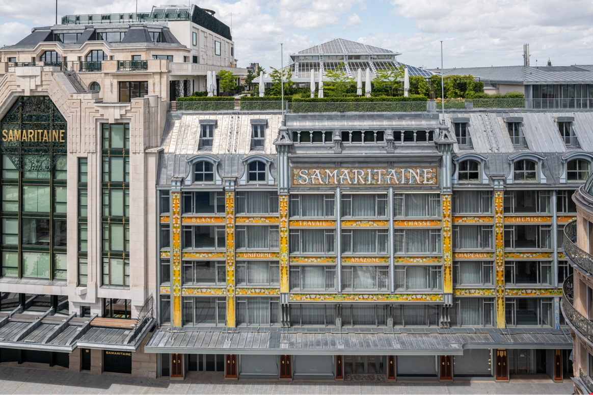 La Samaritaine rouvre ses portes au public le 23 juin 2021. En plus des espaces commerciaux, le bâtiment abrite une crèche, 96 logements sociaux, des espaces de restauration, un spa et un hôtel.