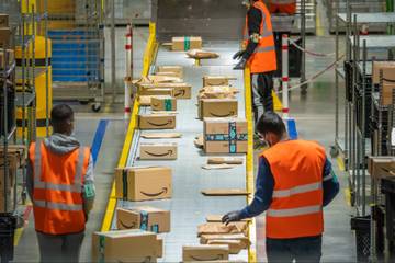 Strikes and blockades at Amazon sites in the US and Germany