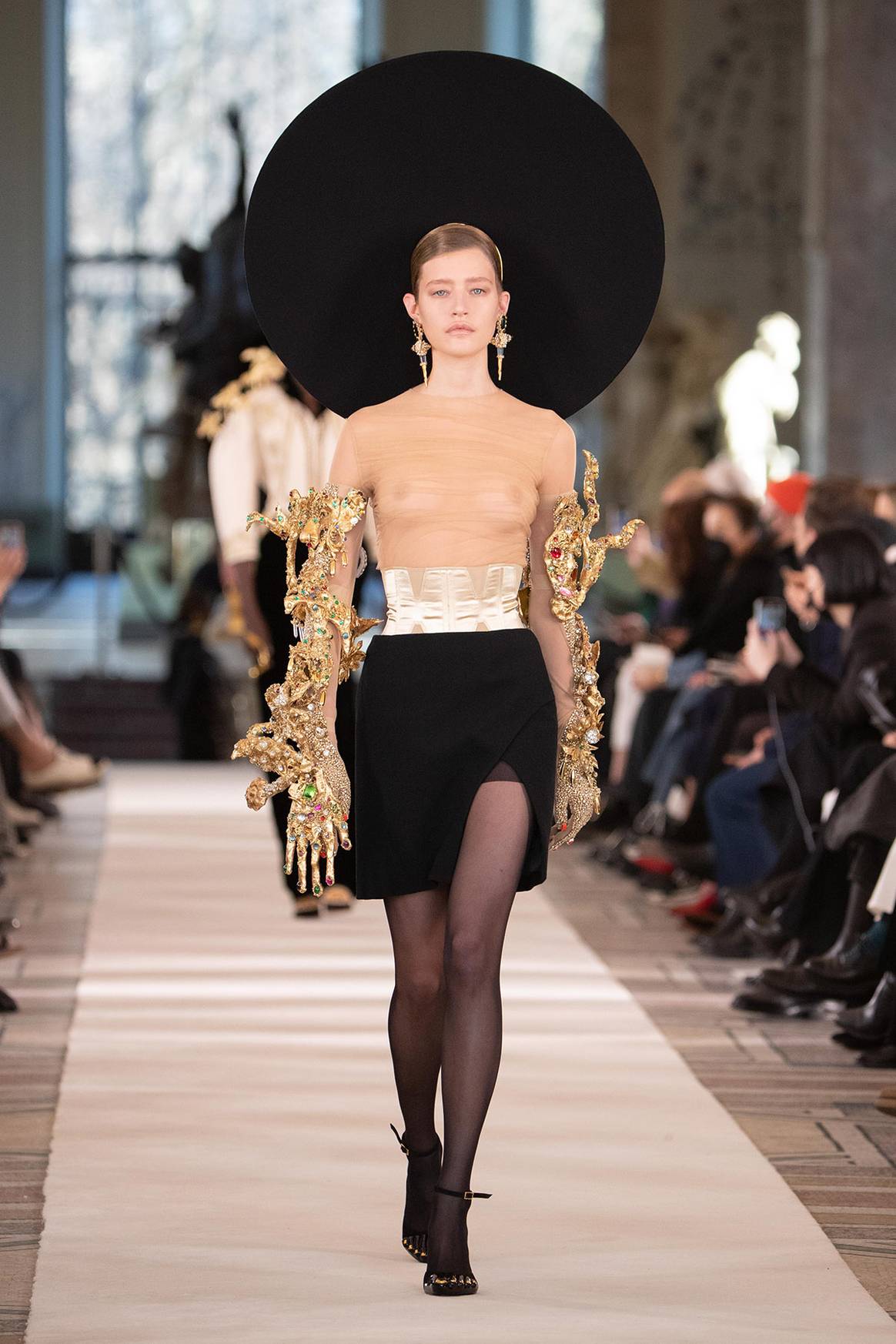 Photo Credits: Schiaparelli, colección Alta Costura para la temporada Primavera/Verano de 2022 SS22.