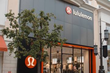 Lululemon rompe la barrera de los 6.000 millones de dólares de facturación