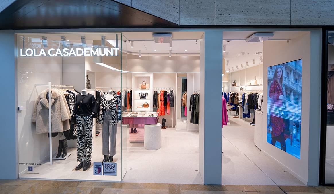 Tienda de Lola Casademunt en el centro comercial L’Illa Diagonal de Barcelona, Cataluña (España).