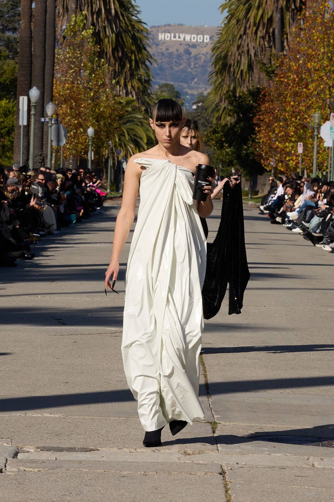 Balenciaga, desfile de presentación en Los Ángeles de la colección de Otoño para hombre y mujer FW24.