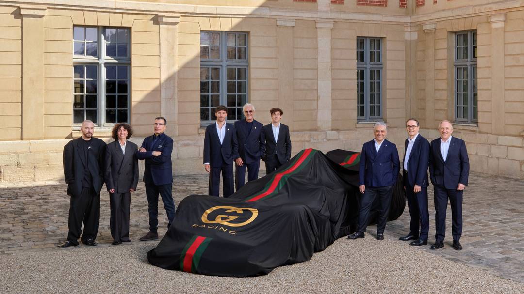 Foto di gruppo della dirigenza del gruppo Kering e di Alpine Formula One Team