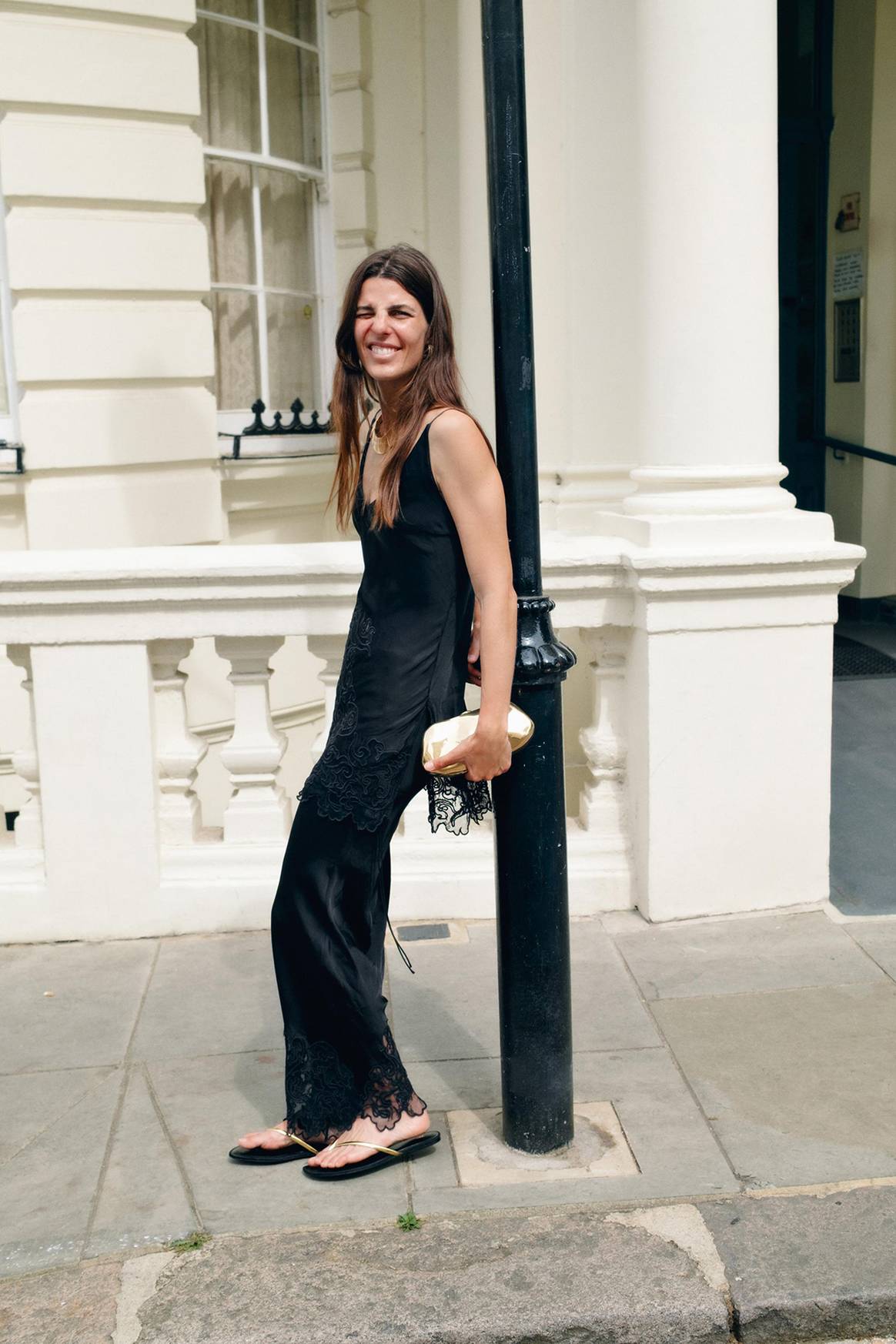 Laura Roso Vidrequin, with “total look” from Zara for “The Fold-er”.