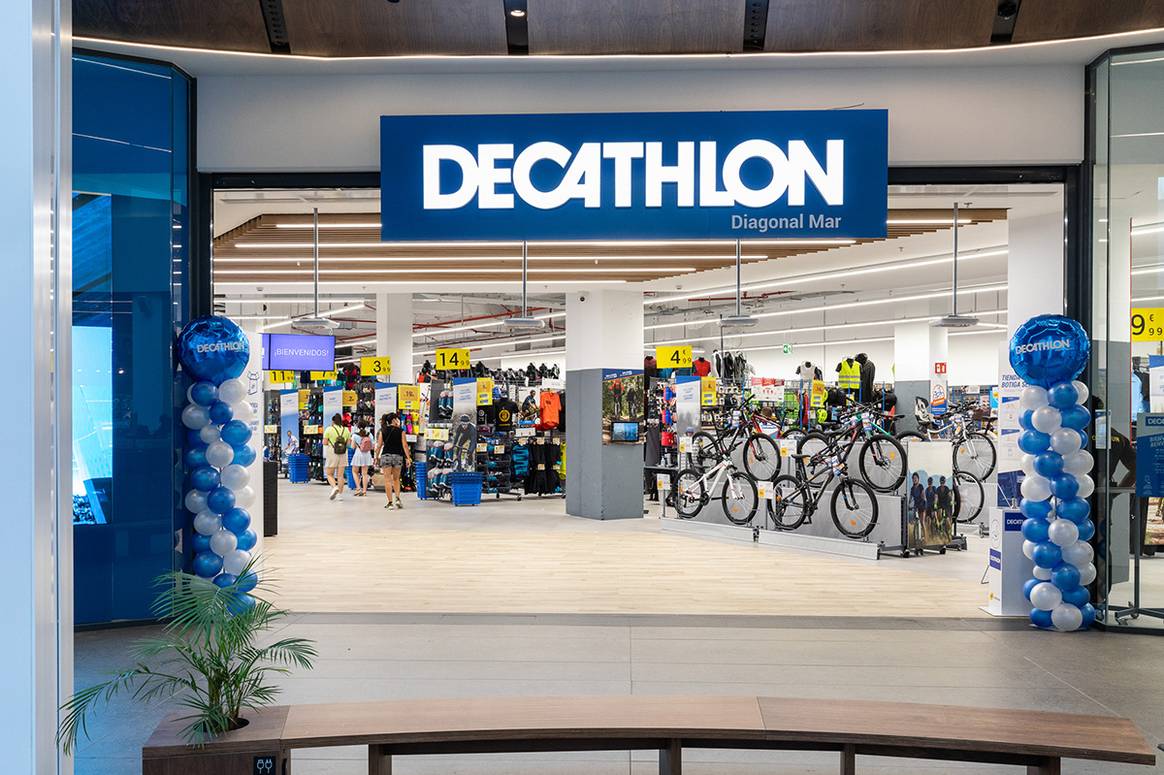 Photo Credits: Tienda Decathlon en el centro comercial Diagonal Mar de Barcelona.
