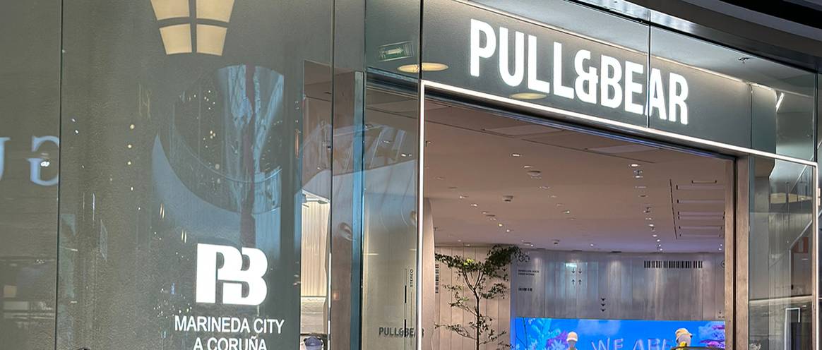 Photo Credits: Nueva tienda de Pull&Bear en el centro comercial Marineda City de La Coruña.