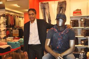 At Celio, indigo is the flavour of the season