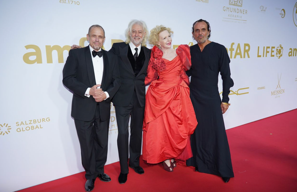 Kurator Gery Kezler, Preisträger Bob Geldof, Schauspielerin Sunnyi Melles (Buhlschaft 3) und Kreativdirektor Andreas Kronthaler (von links nach rechts).
