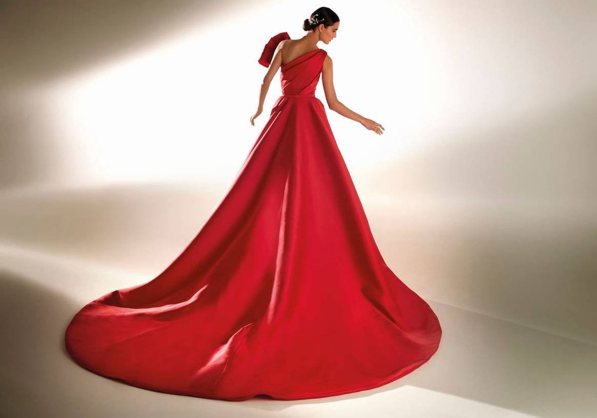 Pronovias presents the new Atelier Pronovias ‘Premiere’ collection