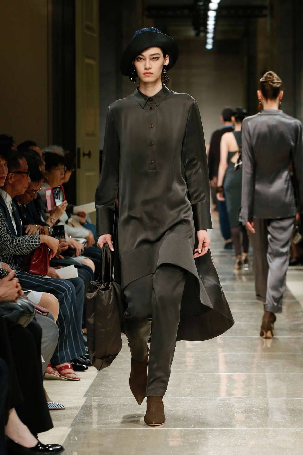 Kijken: Giorgio Armani’s cruise collectie 2020 in Tokyo