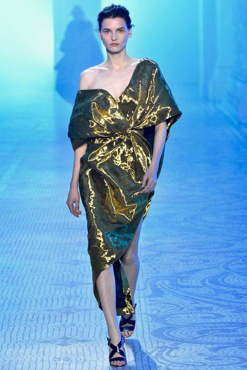 Poiret regresa a la pasarela, Balenciaga en clave solidaria