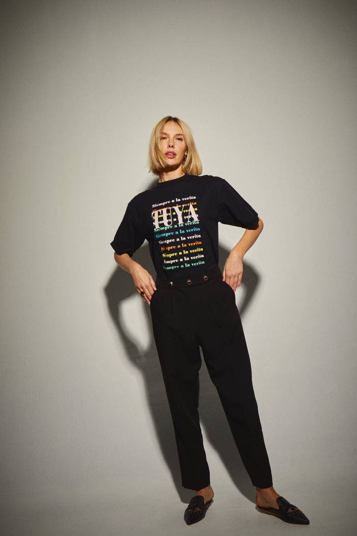 Camiseta Negra Siempre a la Verita Tuya | Dolores Promesas