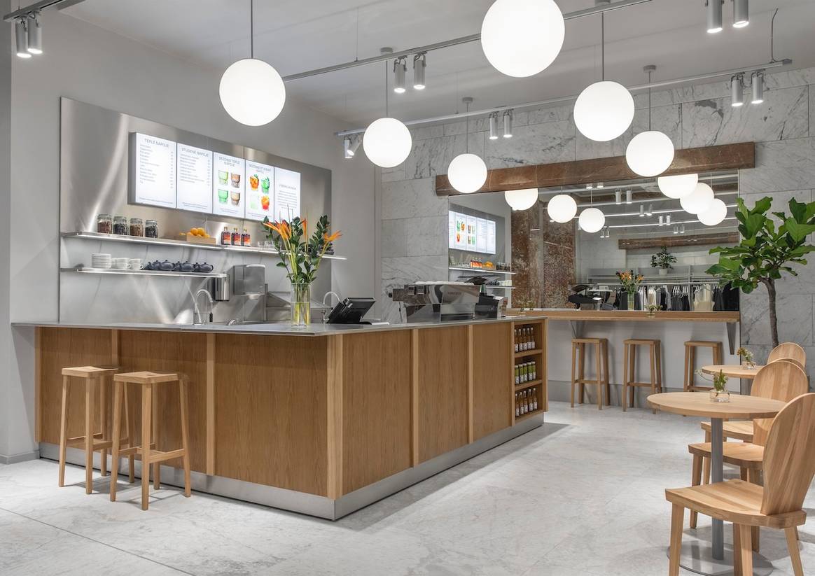 Das Arket Café im neuen Prager Flagship-Store