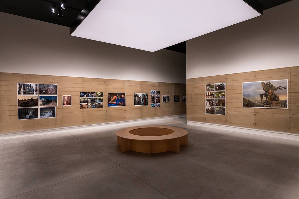 Vista de la exposición “Wonderland” de Annie Leibovitz organizada por la Fundación MOP en La Coruña (España), del 22 de noviembre de 2025 al 1 de mayo de 2026.