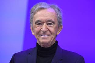 Bernard Arnault (CEO de LVMH) invierte en su competidor Richemont