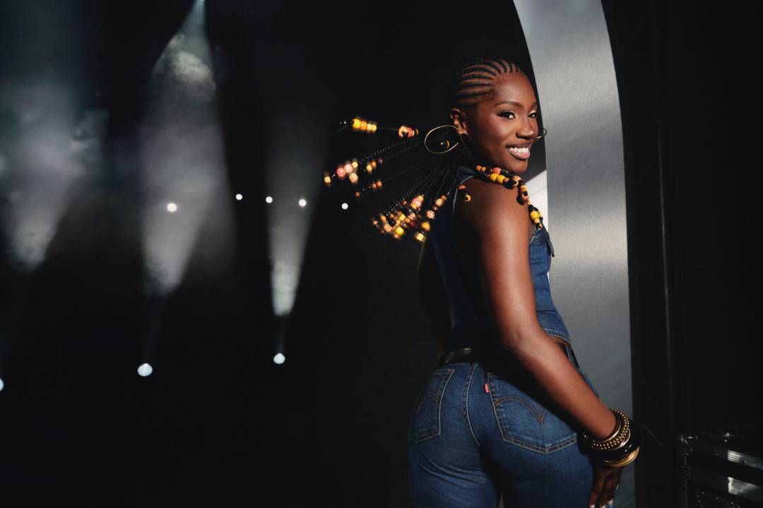 Levi’s® debutta con la campagna “Behind Every Original” con uno spot al Super Bowl.