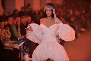 PFW: Supermodels und Prominente feiern die posthume Off-White-Show von Virgil Abloh