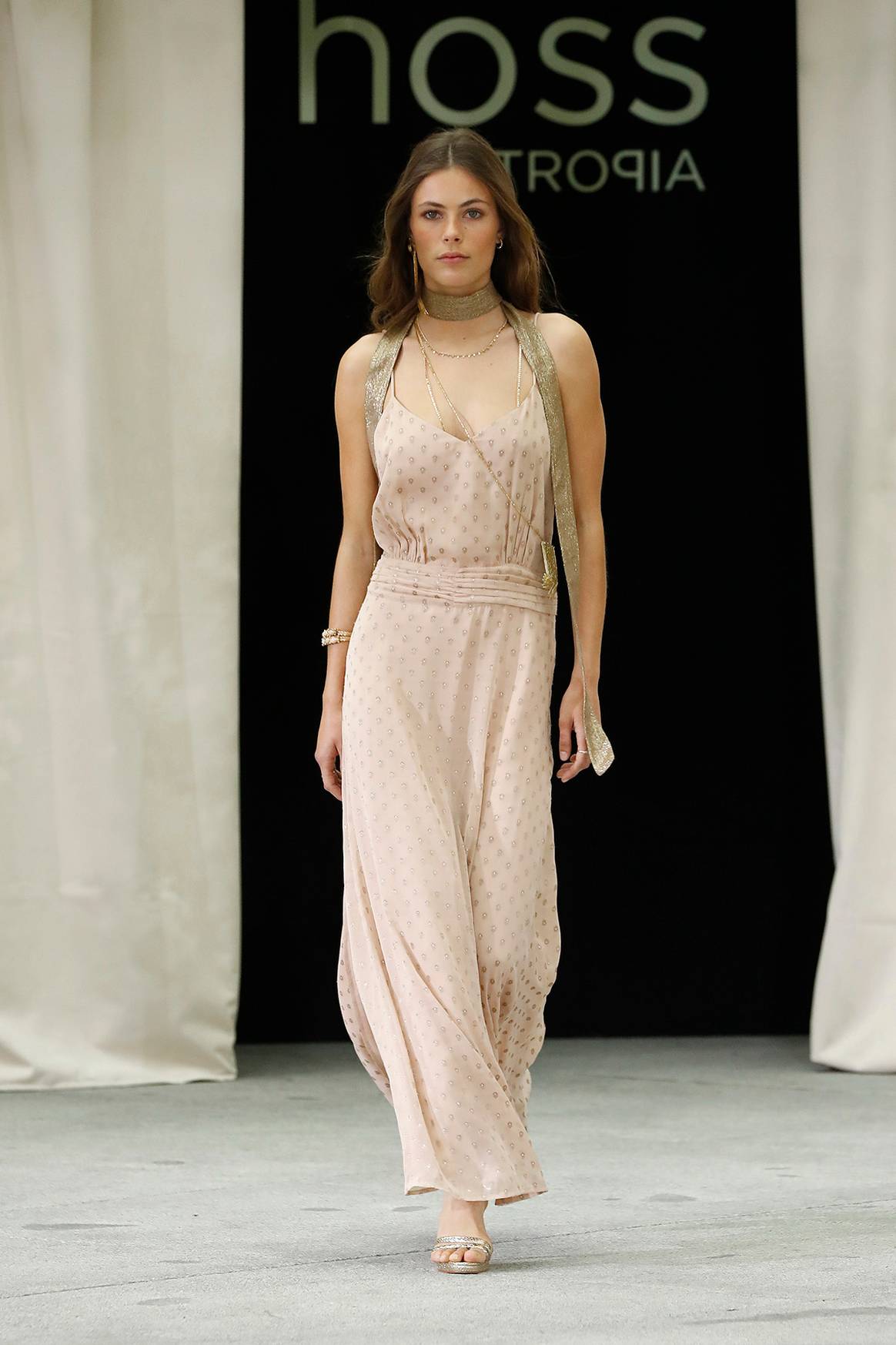 Photo Credits: Hoss Intropia, colección “Eres Verbena” para la temporada Primavera/Verano de 2022 SS22.