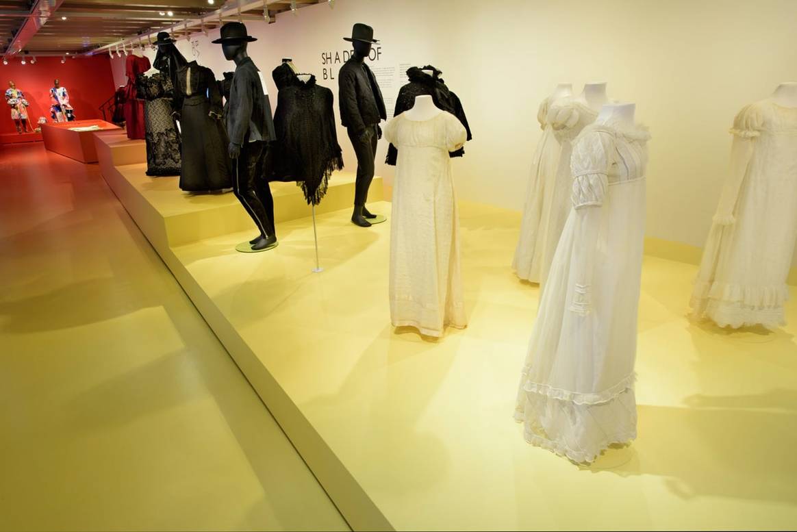 Van crinolinejapon tot collector’s sneaker: Fashion Statements in Amsterdam Museum