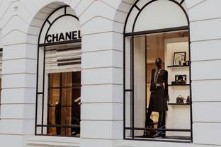  Deux mises en détention pour le casse à la voiture-bélier d'une boutique Chanel à Paris