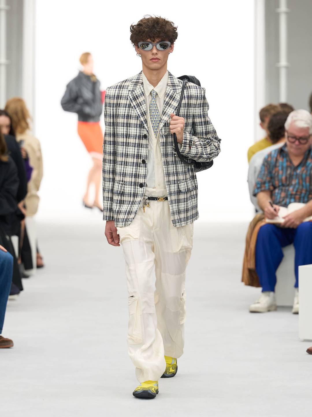 Loewe, sfilata di presentazione delle collezioni donna e uomo per la Primavera/Estate 2027.