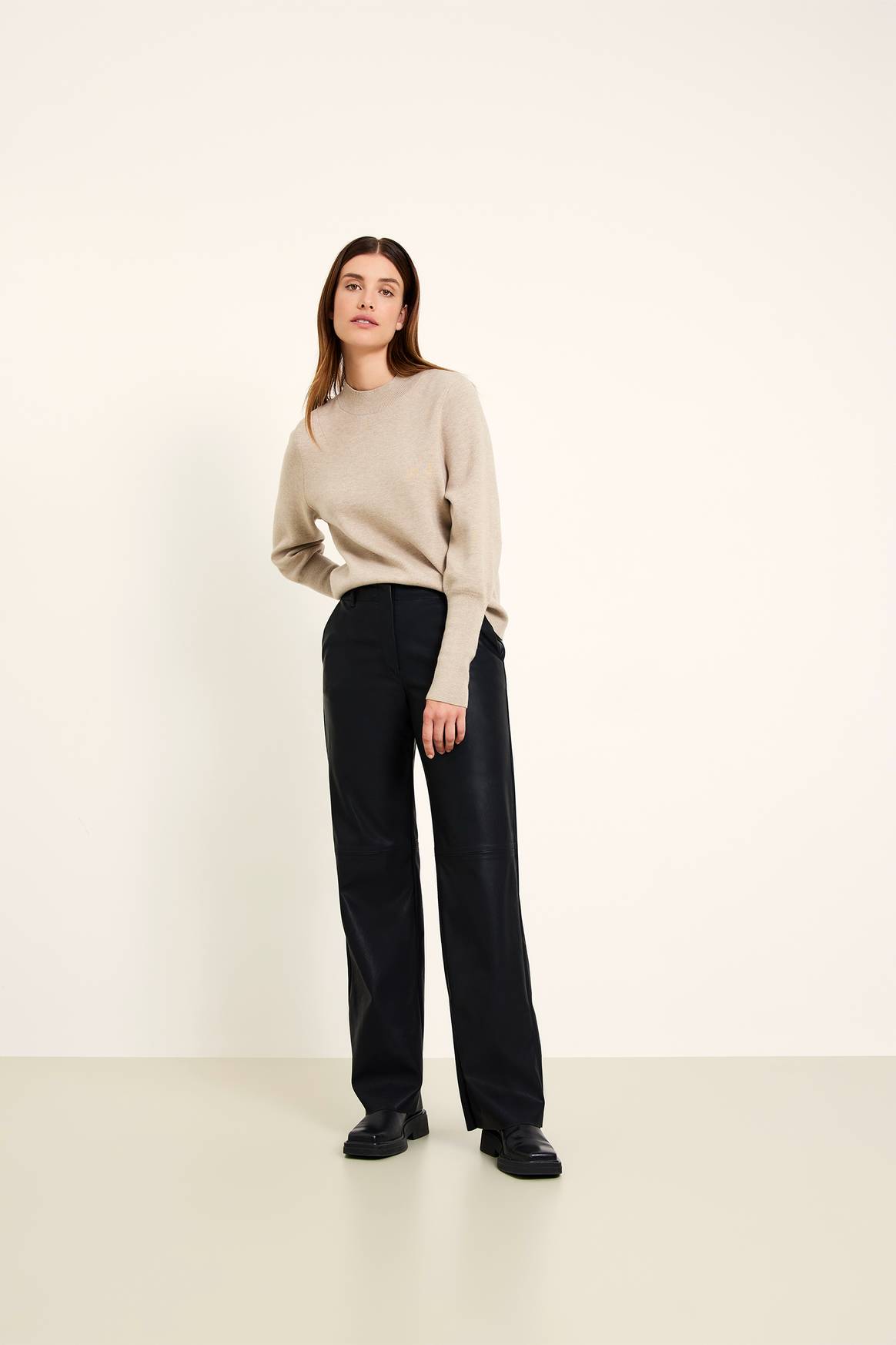 Knit-ted, Naomi black