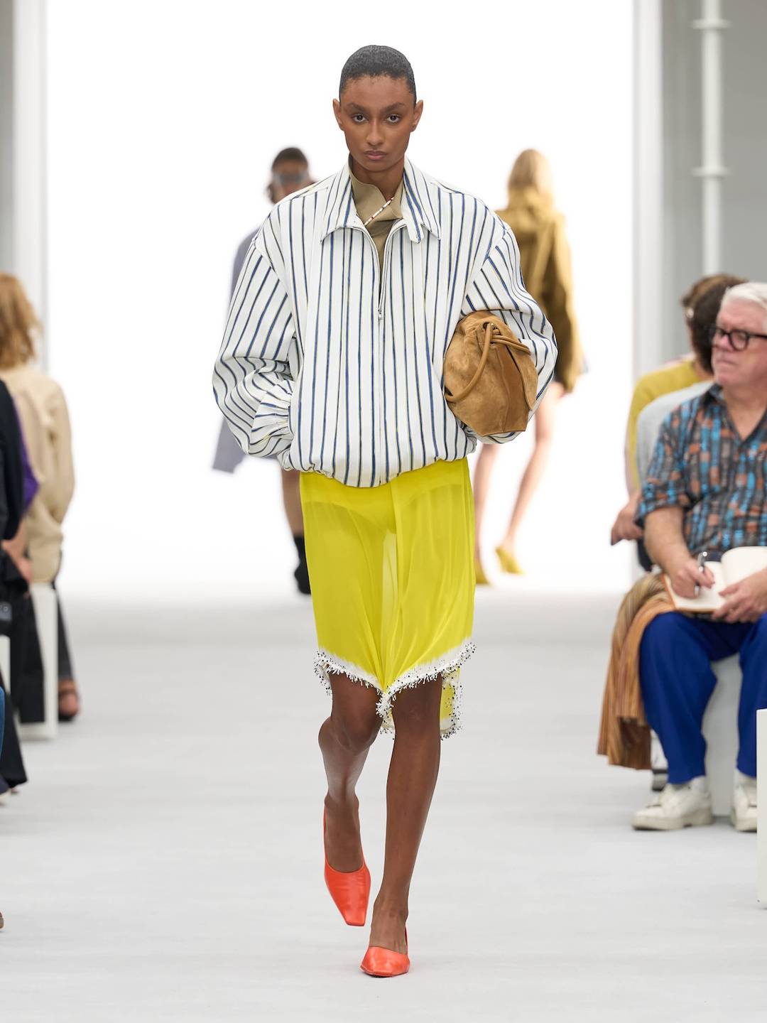 Loewe, sfilata di presentazione delle collezioni donna e uomo per la Primavera/Estate 2027.