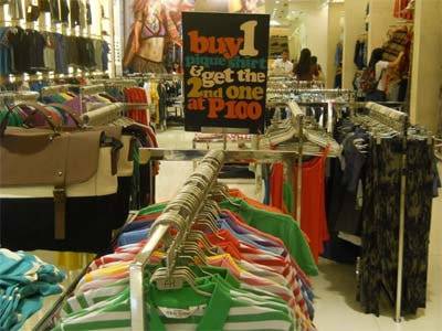 Worried apparel retailers prepone discount sale season