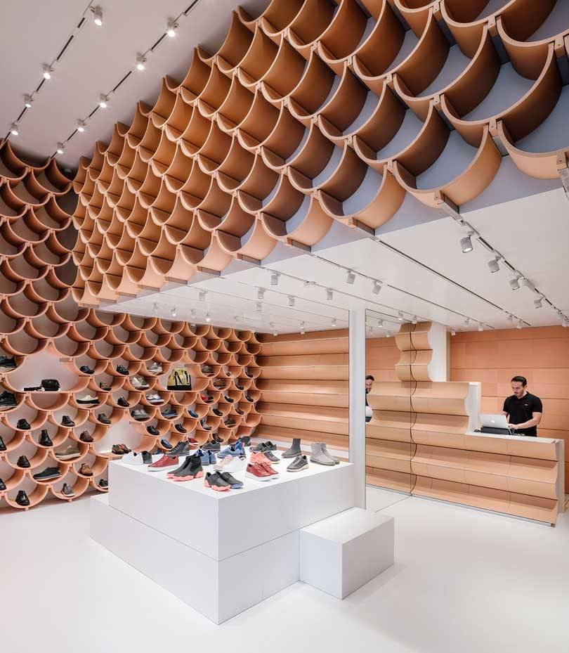 Camper renueva su tienda del Paseo de Gracia