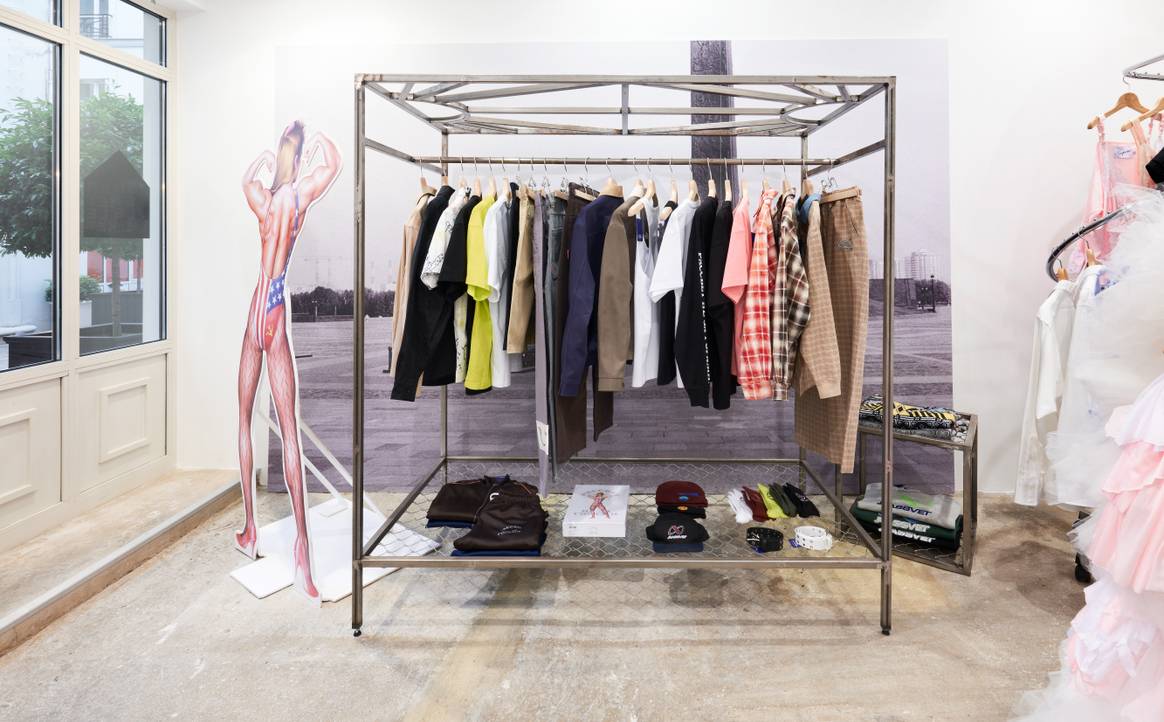 Kijken: de nieuwe winkel van Dover Street Market in Parijs
