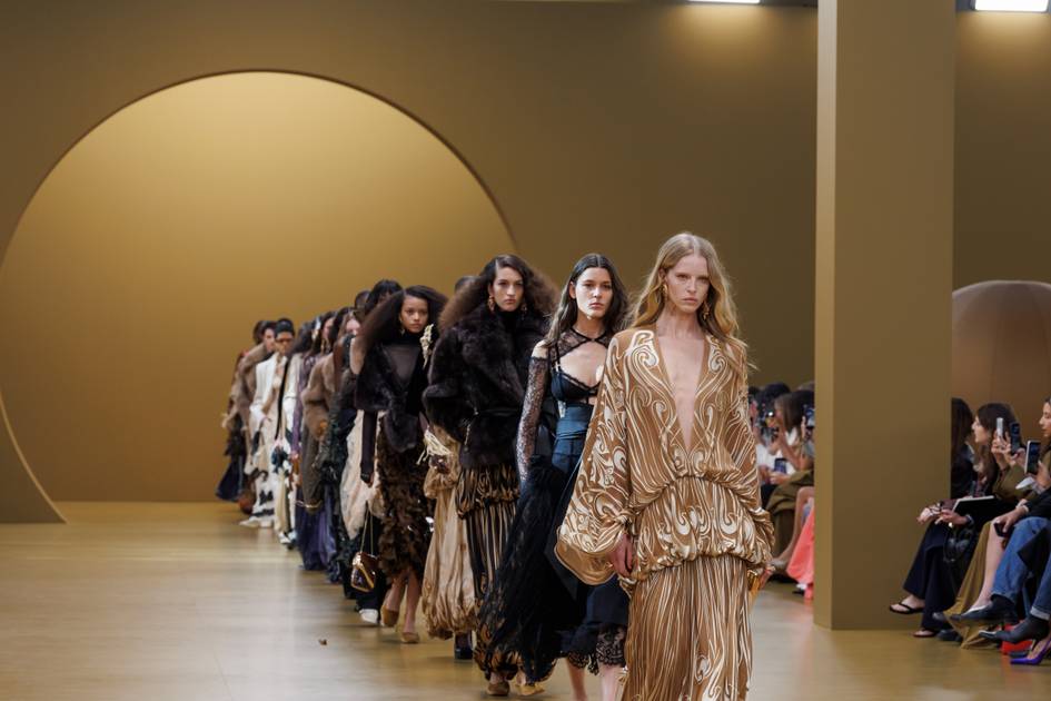 Zimmermann officially joins Fédération de la Haute Couture et de la Mode The Australian brand officially joins the Fédération de la Haute Couture et de la Mode, marking an important step in its international development. 10 minutes ago Automated translation Read the original in: French