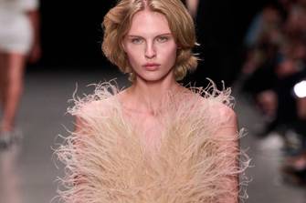 Stella McCartney pakt ‘barbaarse’ verenindustrie aan