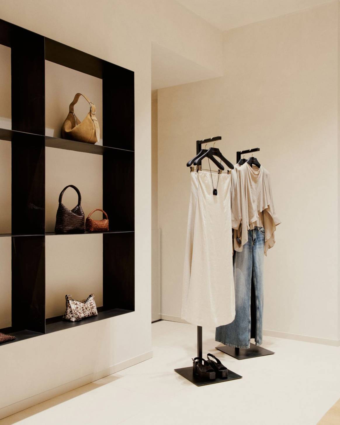 Tienda de Massimo Dutti en el número 315-319 de Oxford Street, Londres (Reino Unido).