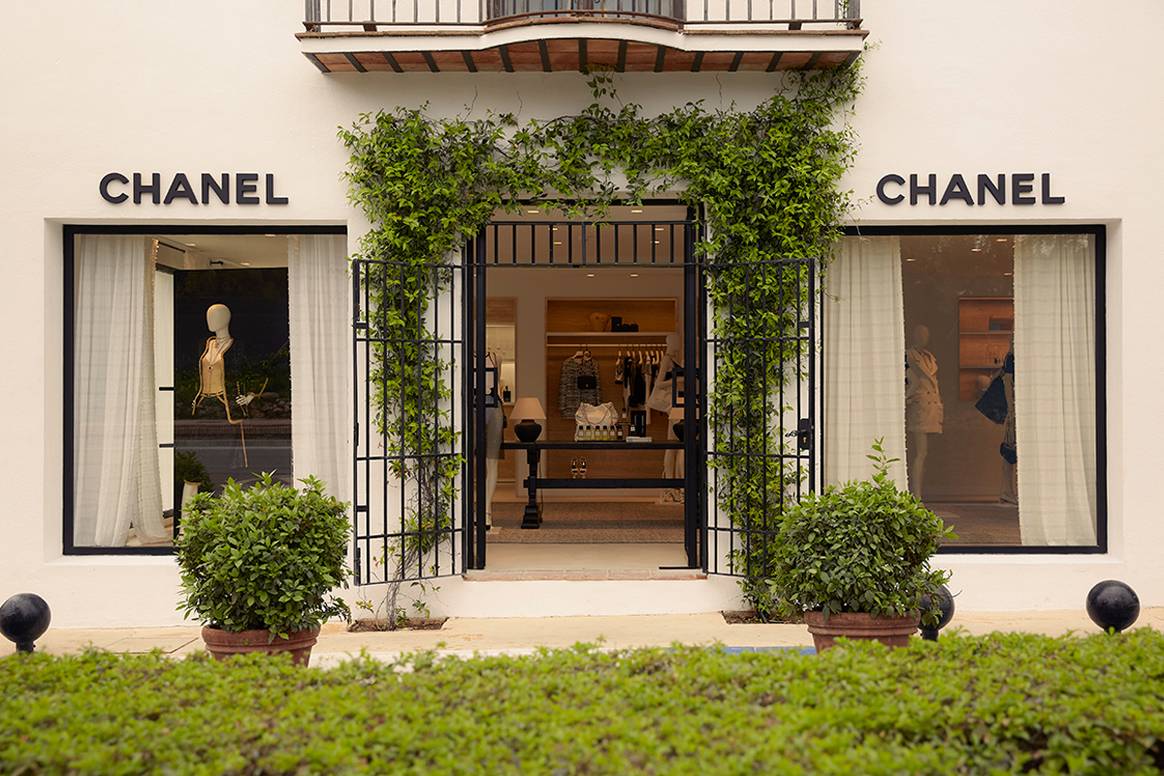 Photo Credits: Boutique efímera de Chanel en el Marbella Club de Marbella, España.