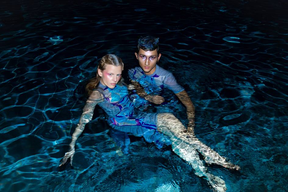 Der-hei-este-Laufsteg-im-Berliner-Winter-DAMUR-l-sst-AW26-im-SPA-Pool-enden