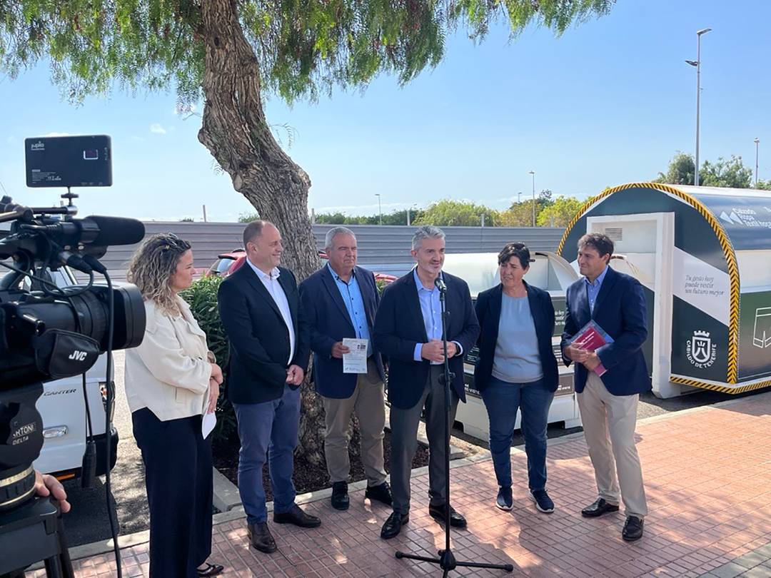 Acto oficial de la puesta en marcha del proyecto piloto de Re-Viste en San Miguel de Abona, el 5 de junio de 2025.