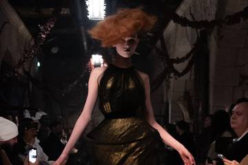 Video: Het verhaal achter John Galliano’s virale Maison Margiela show