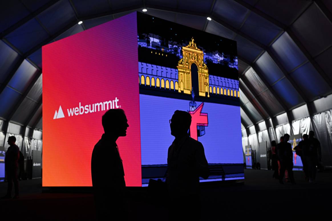 Imagen para ilustración. 16 de noviembre de 2023; Asistentes durante el tercer día de Web Summit 2023 en el Altice Arena en Lisboa, Portugal.